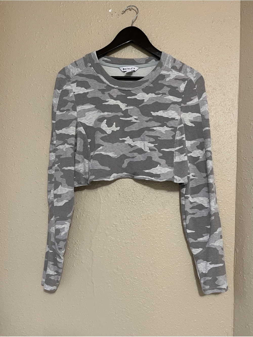 Athleta Balance Gray Camo Cropped Crewneck Long Sleeve Tee Medium